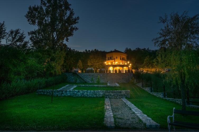 Pensiunea Casa Mircea & Restaurant Eselnita Exterior photo