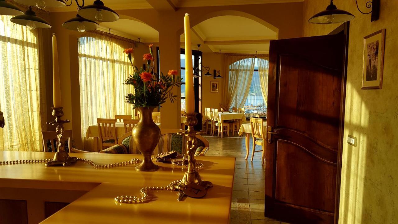 Pensiunea Casa Mircea & Restaurant Eselnita Exterior photo
